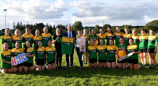 Image shows St. Josephs Ladies Football team member with their new jersys sponsored by Mullingar Greyhound Stadium 